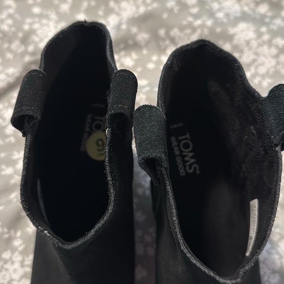 Toms Black Women’s Suede Ankle Booties SOLD OUT with Heel Support CUTE size 9 - Picture 6 of 17